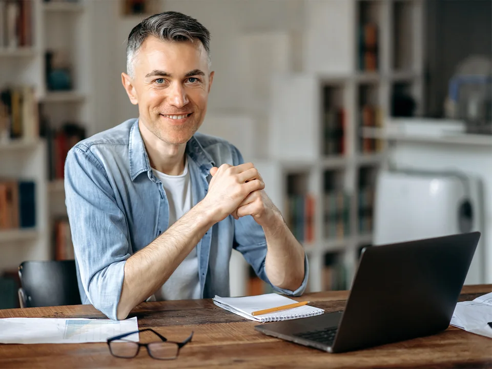 An assessment specialist guiding a personalized walkthrough